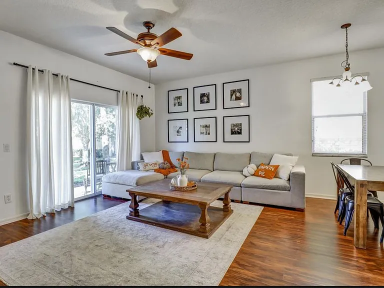 2761 Retreat View Cir — Photo 33
