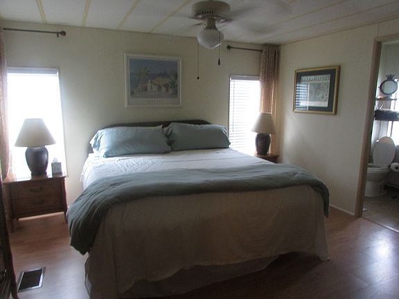 4th image of 154 Queen Palm Dr