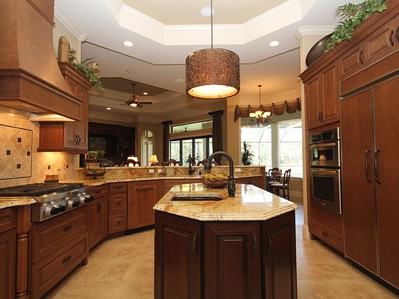 5th image of 212 Willow Oak Way