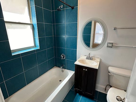5th image of 1204 W Granville Ave #211
