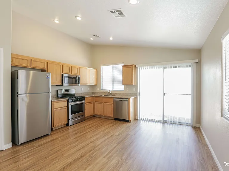 8564 Blowing Pines Dr — Photo 3