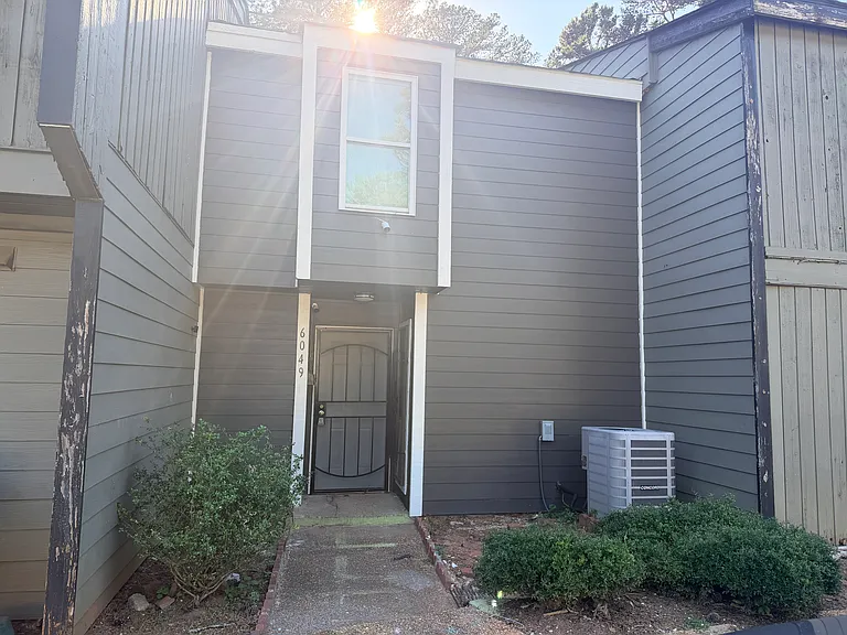 6049 Regent Mnr — Photo 1