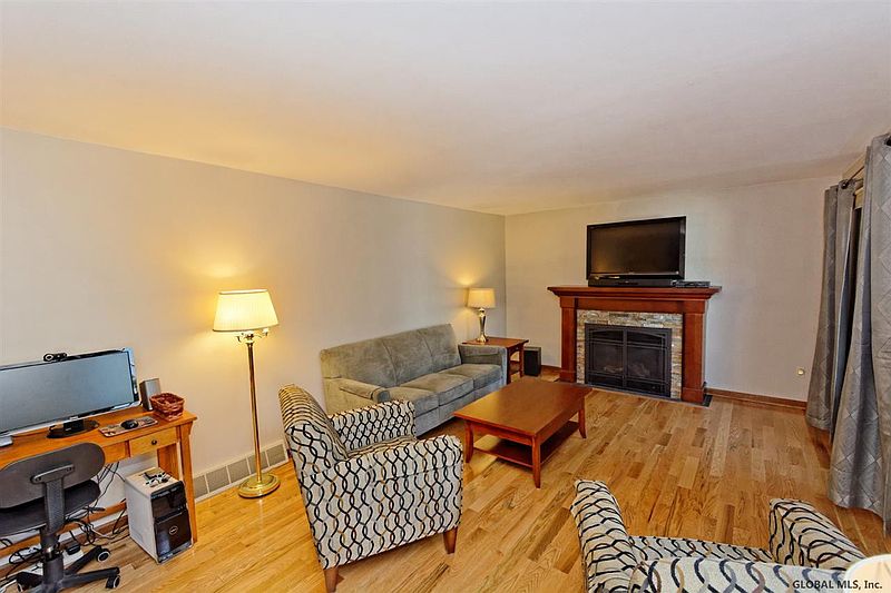 3rd image of 14 ANCHOR Drive
