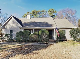 8430 Red Setter Ln, Charlotte, NC 28227