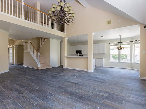 4th image of 2907 Silverberry Trl