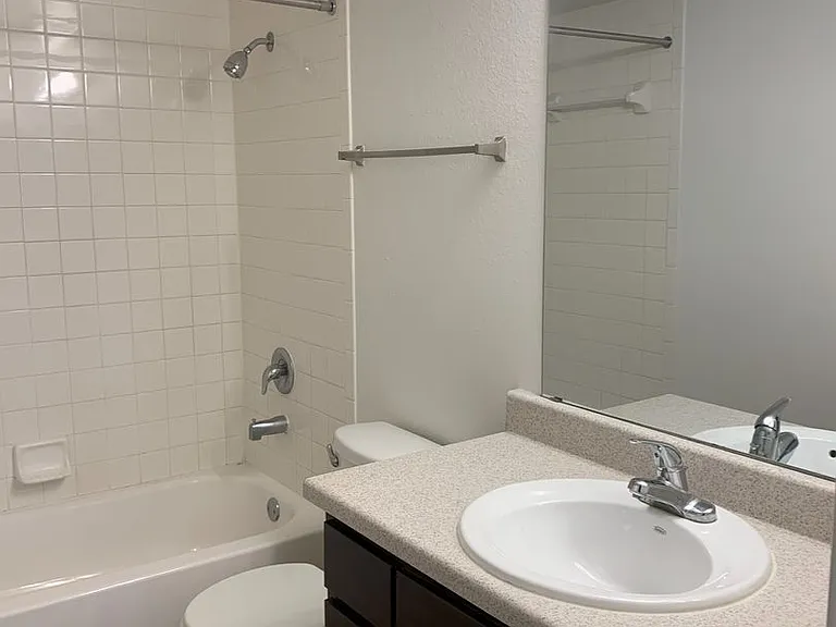 Emerald Cove Apartments — Photo 135