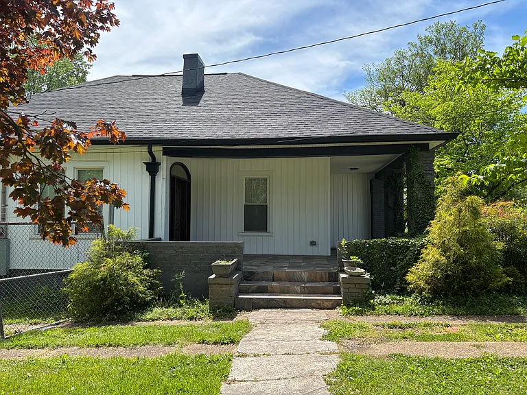 2114 Keith Ave — Photo 3
