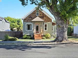 811 W 9th St, The Dalles, OR