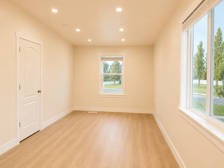749 N Devonshire Dr — Photo 11