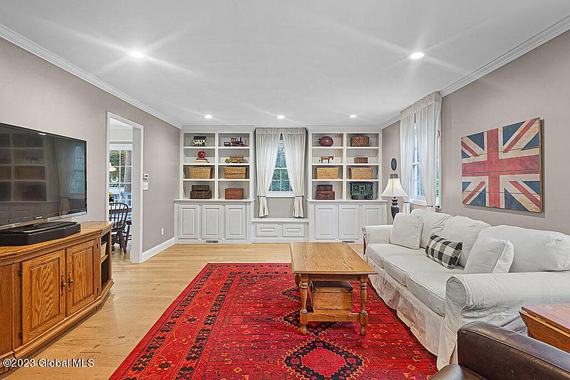 2nd image of 14 Sturbridge Court