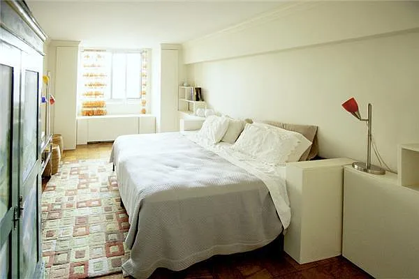 Sold by R New York | media 5