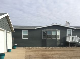 1628 44th St SE, Minot, ND 58701