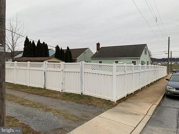 3rd image of 201 Orlon St