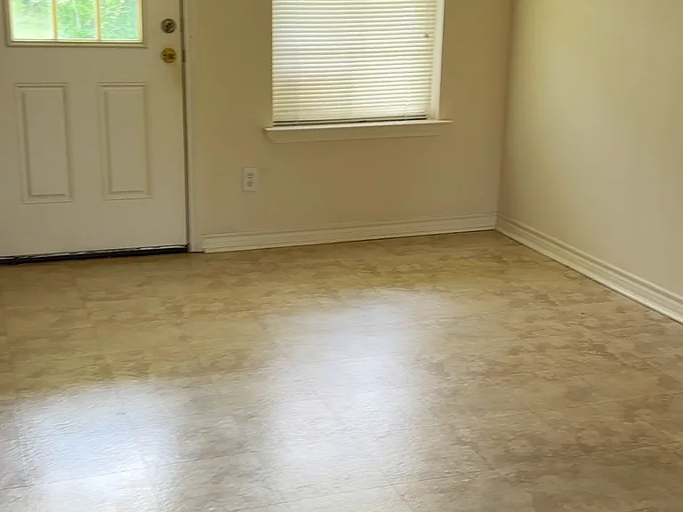 2212 Stanton St — Photo 2