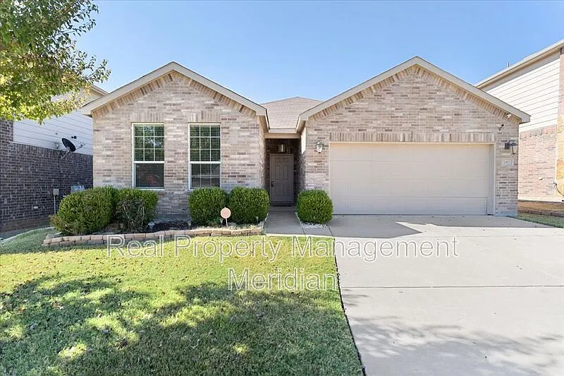 3 bed, 2.0 bath, 1636 sqft, $2,175 — Photo 1
