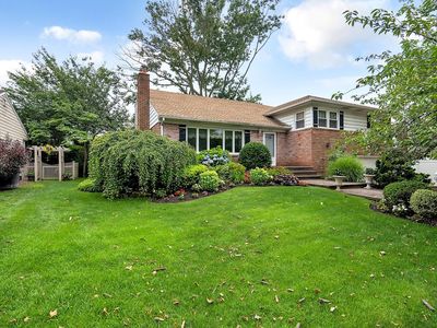 1908 Plymouth Dr, Westbury, NY, 11590