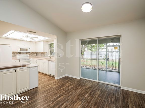 5th image of 128 SE 21st Ln