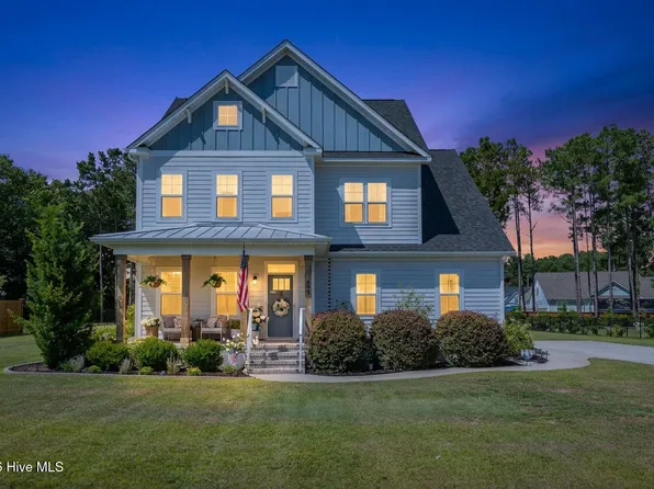 699 Crown Pointe Drive, Hampstead, NC 28443