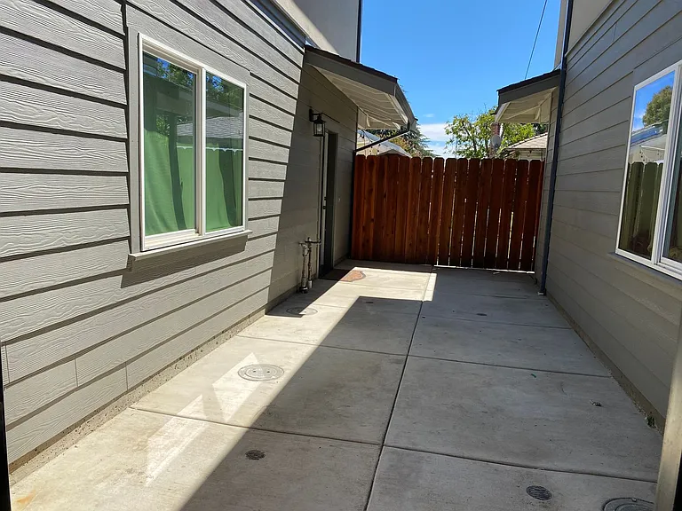 606B West St — Photo 27