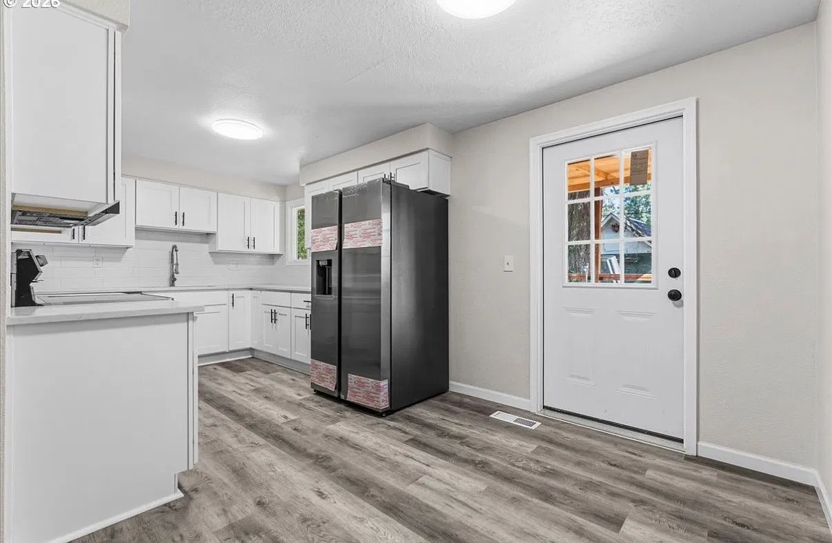 3 bed, 1079 sqft, $2,230 — Photo 3