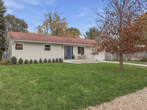 915 W Merchant St, New Buffalo, MI 49117
