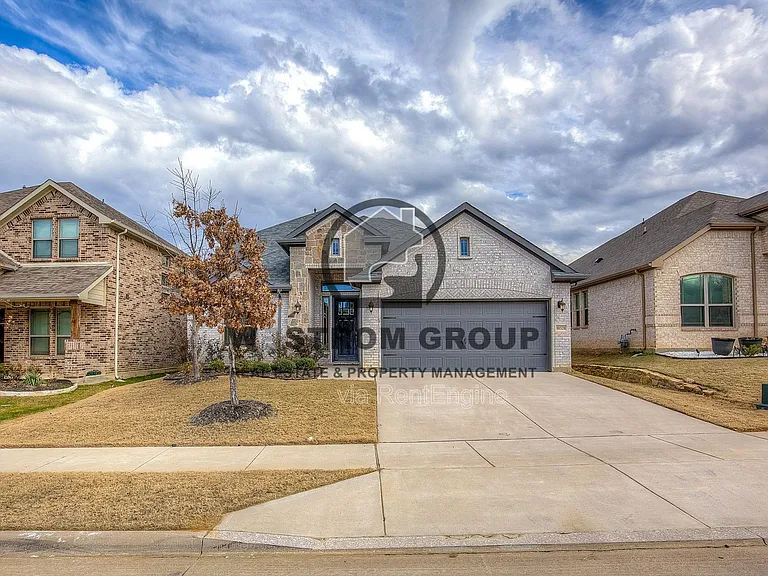 10320 Linger Ln — Photo 2