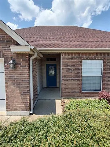 4 bed, 2.0 bath, 1920 sqft, $2,195 — Photo 3