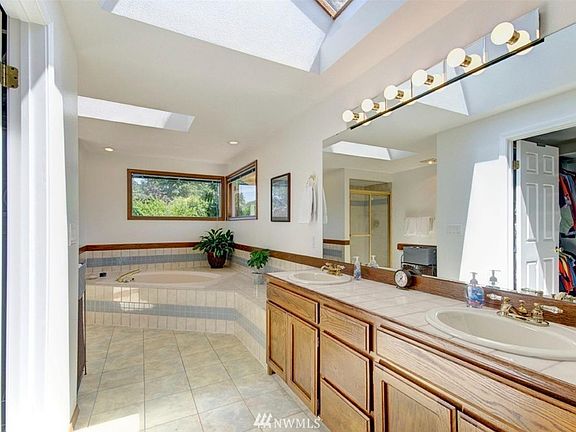 5th image of 21211 SE 29th St