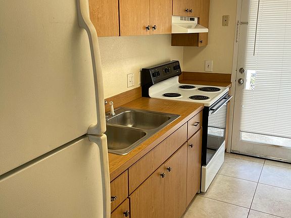5th image of 106 Columbia Dr APT B8