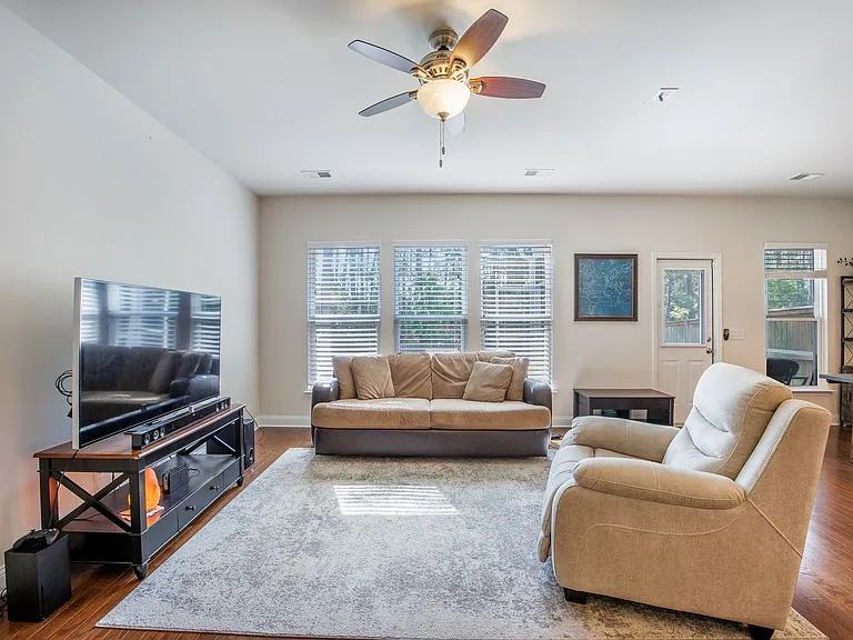 321 Decatur Dr — Photo 15