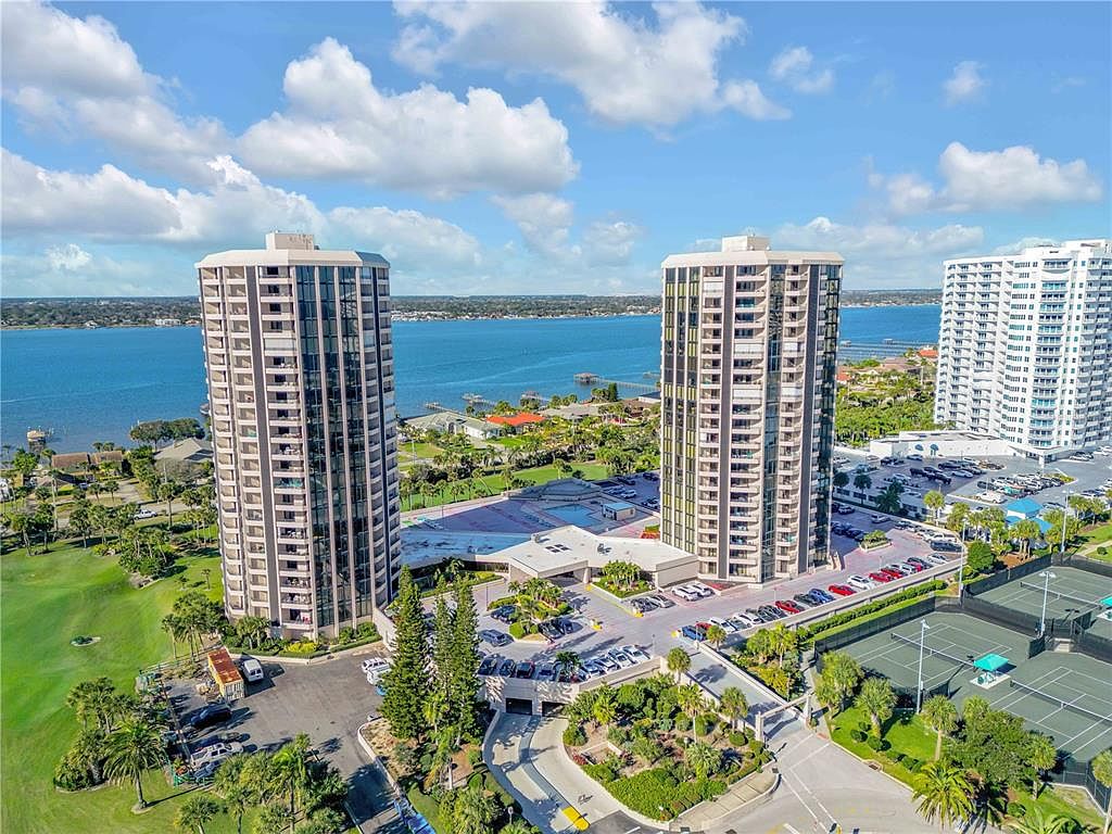 1 Oceans West Blvd APT 10B4