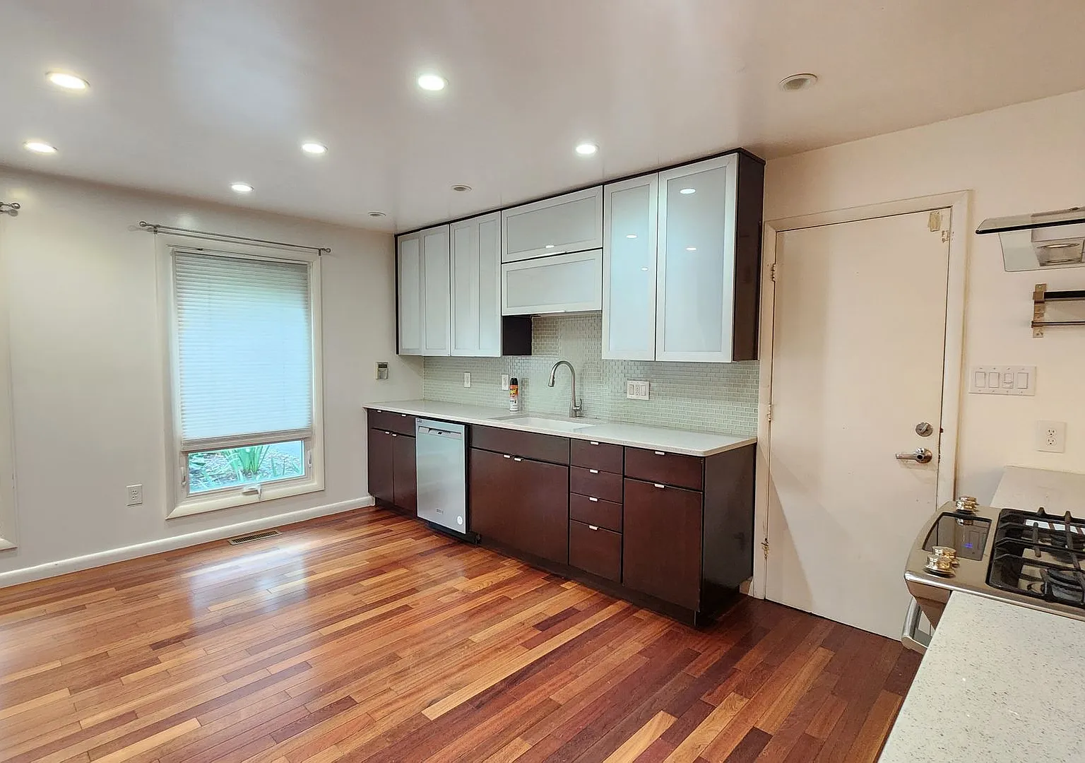 5 BR Near Ft. Belvoir and Historic Mt. Vernon — Photo 4