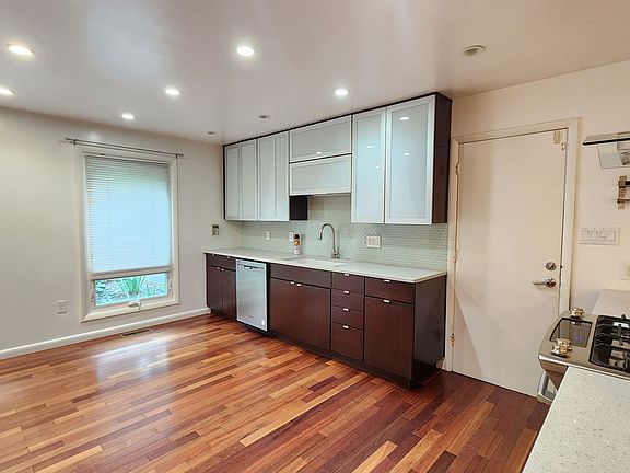 4th image of 3808 Maryland St