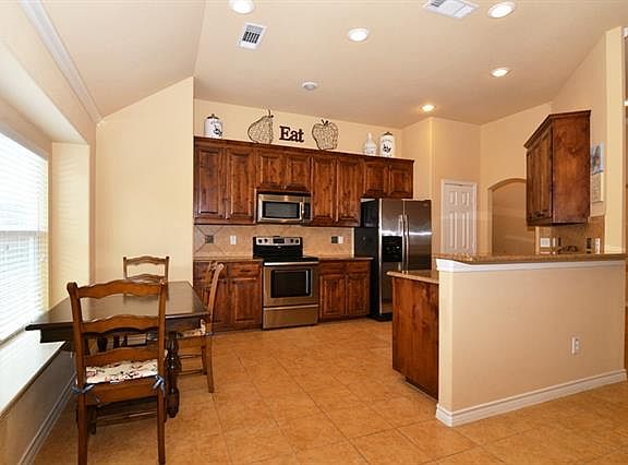 2nd image of 1400 Red Dr
