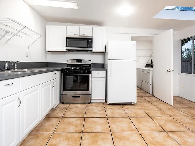 1568 Primera St #B — Photo 2