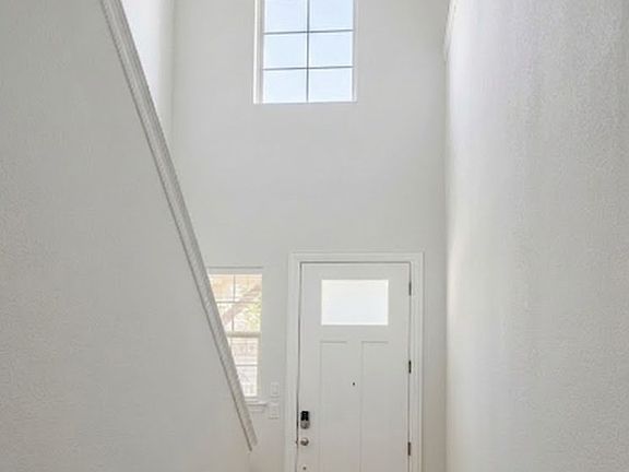 4th image of 140 Ashbrook St