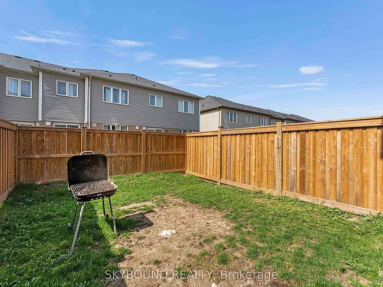70 Munro Cir — Photo 16