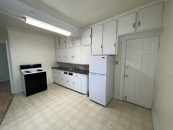 4th image of 401 S College Ave
