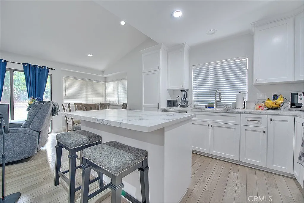 4 bed, 1754 sqft, $3,300 — Photo 4