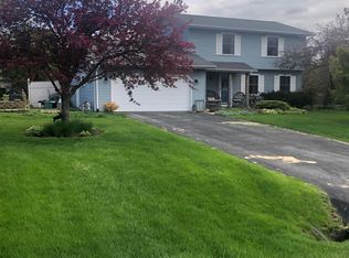9103 Meadow Park Ln, Franksville, WI 53126
