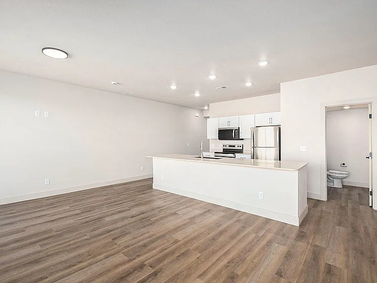 5631-5735 E Revere Dr — Photo 7