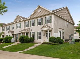 1986 Clover Ridge Dr, Chaska, MN 55318