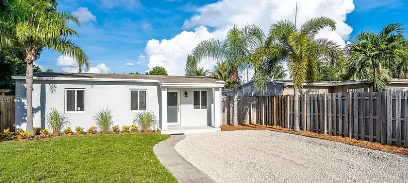 2 bed, 1.0 bath, 987 sqft, $2,850 — Photo 2