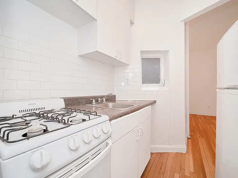353 W 44th St #1E — Photo 7
