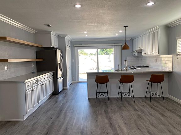 2nd image of 224 S Heathdale Ave