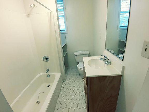 4th image of 320 S Mendenhall St APT E