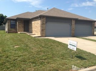 206 W Deerfield Dr, Nixa, MO 65714