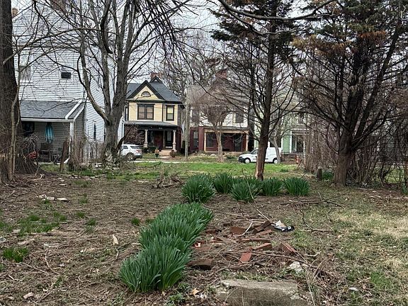 4th image of 1247 S Floyd St
