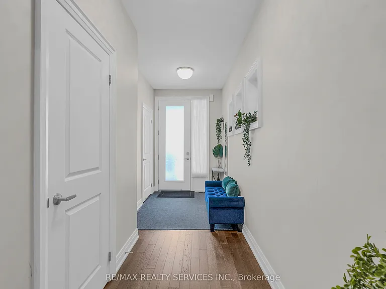6 Lollard Way — Photo 3
