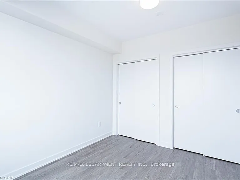 212 King William St E #1019 — Photo 23